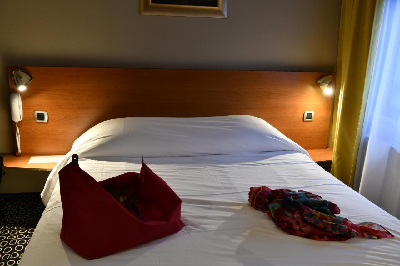 In Situ Hotel Valenciennes Kültér fotó
